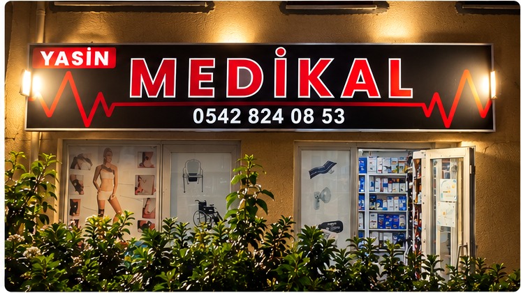 Yasin Medikal gece tabela görünümü