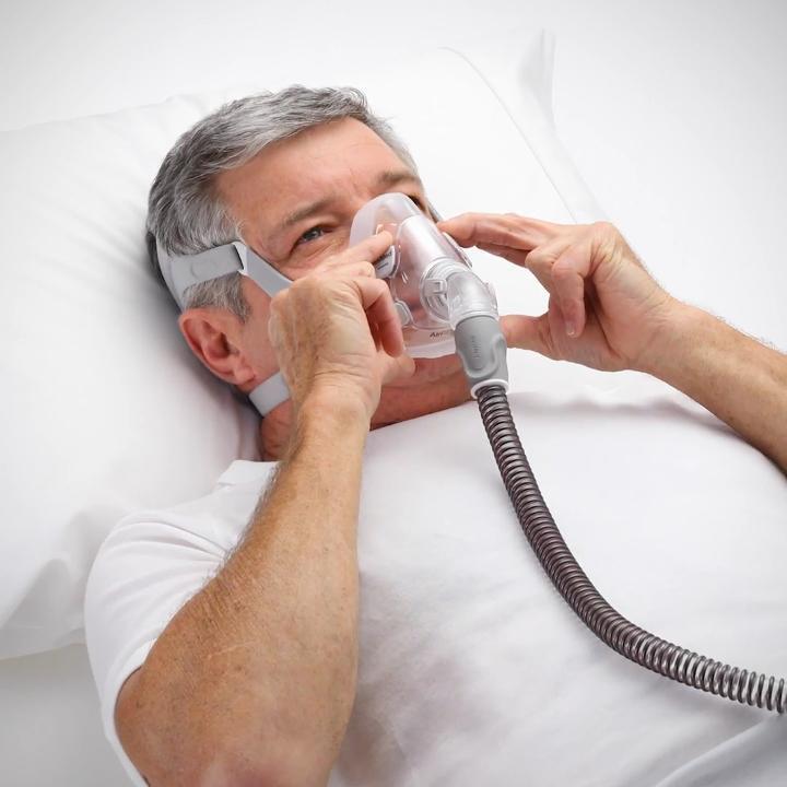 ResMed CPAP maskesini kullanan hasta